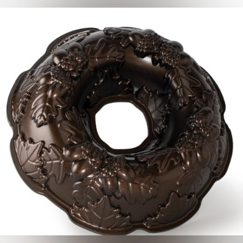 Nordic Holiday Christmas Thanksgiving Harvest Bundt Cake Pan Acorns Leaves
